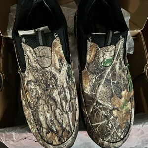 Men Ozark Trail Camouflage Shoes Waterproof.                         Size: 9 1/2